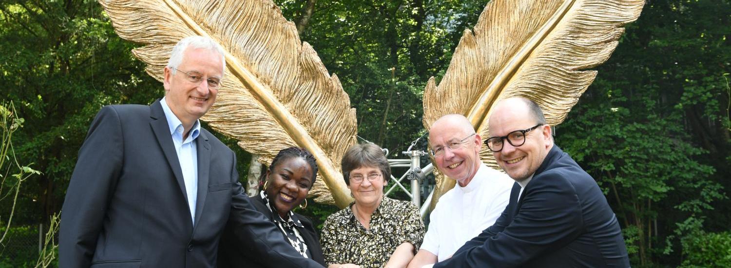 Gemeinsam für Eine Welt ohne Sklaverei: Dr. Gregor von Fürstenberg (v.l.n.r.), Thérèse Mema, Ingrid Janisch, Pfarrer Peter Kossen und missio-Präsident Pfarrer Dirk Bingener