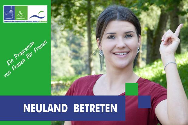 lächelnde Frau mit Idee