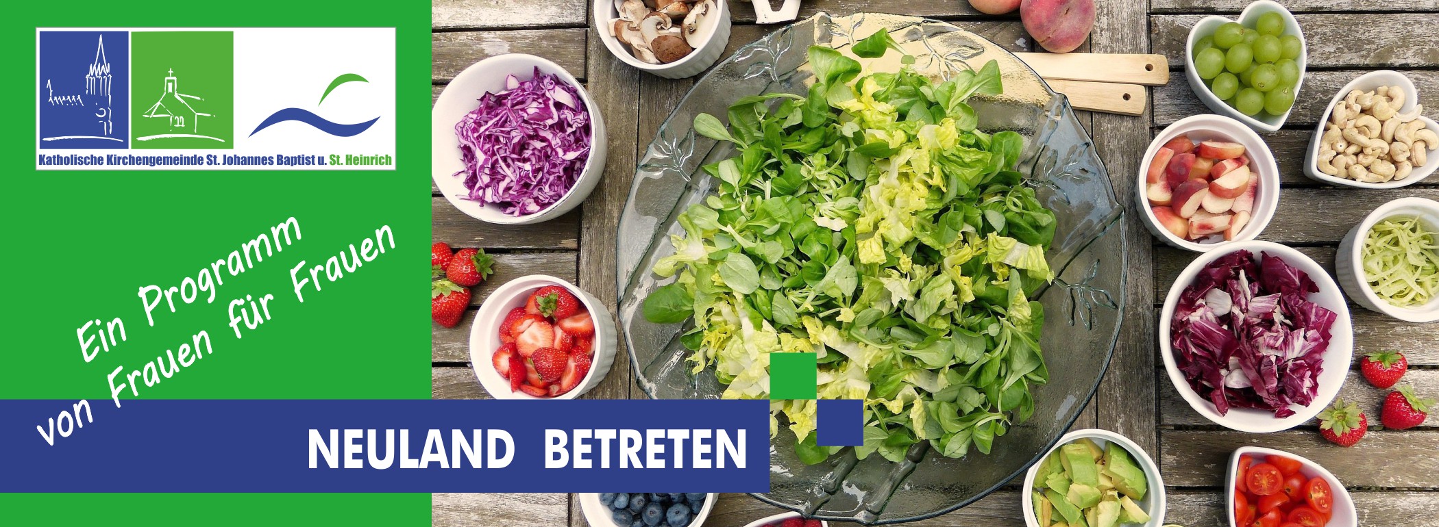 Neuland betreten - Salatbar Eine große Schüssel mit Blattsalat ist umrahmt von kleineren Schüsseln mit Pilzen, diverem Obst und weiteren Salaten