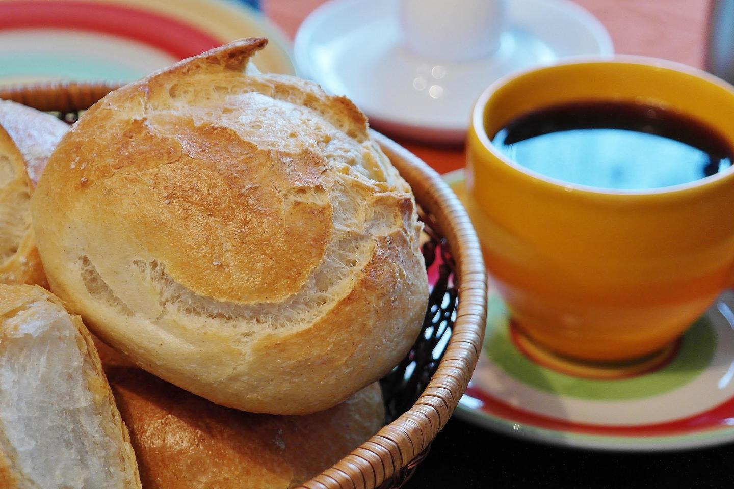 Brötchen und Kaffee