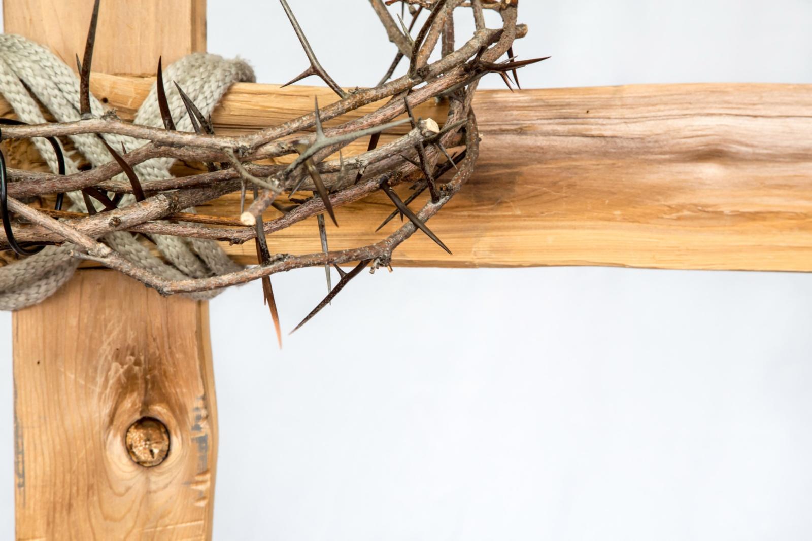 Kreuz und Dornenkrone