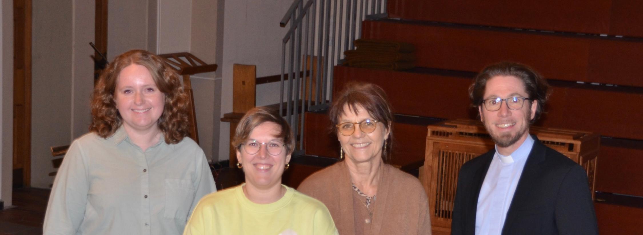 Klara Koenig, Larissa Markus, Christine Schwung, Pfarrer Michael Eichinger