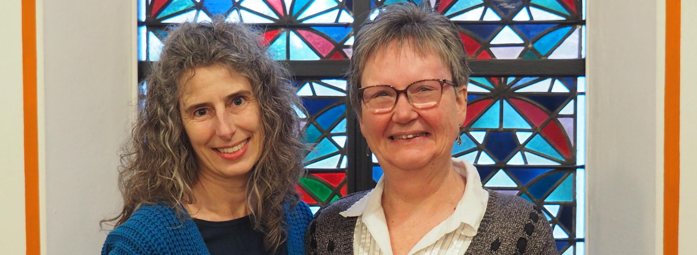 Übergabe der Ensamble-Leitung von Uschi Mauer (rechts) an Monika Willems (links)