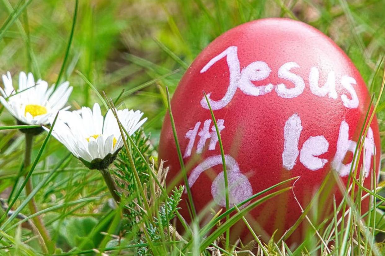 Cover Berg- und Talblick Ostern 2022 zum Titelthema Jesus lebt - na und?