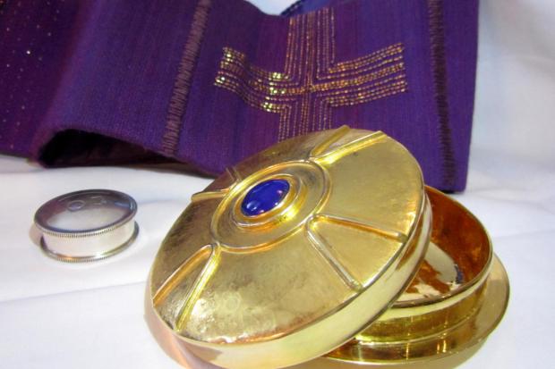 Gefäße für die Krankenkommunion und -salbung