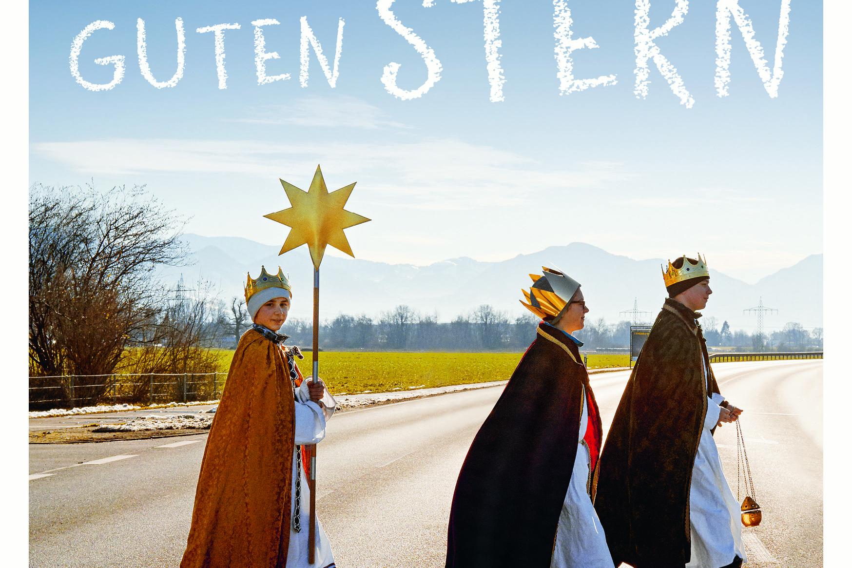 Sternsinger queren die Straße, darüber steht: Gemeinsam unter einem guten Stern