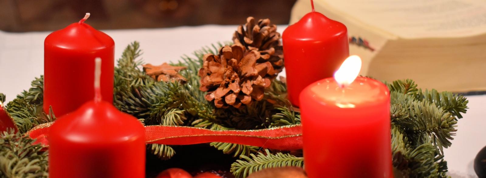 Erster Advent - Adventskranz erste Kerze