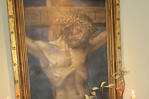 Ikebana am Seitenaltar von St. Johannes Baptist