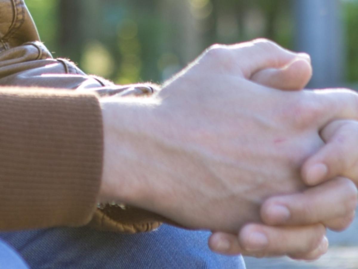 junger Mann, in Ruhe, nachdenken, Gedanken,  Natur genießen,  Fotowettbewerb 2014, Bene Kuehn Ex-Bild-DB-ID: 12297